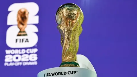 上海海港足協杯八强战3-0胜大连，吕文君双响，李申圆破门，刘祝润替补立功